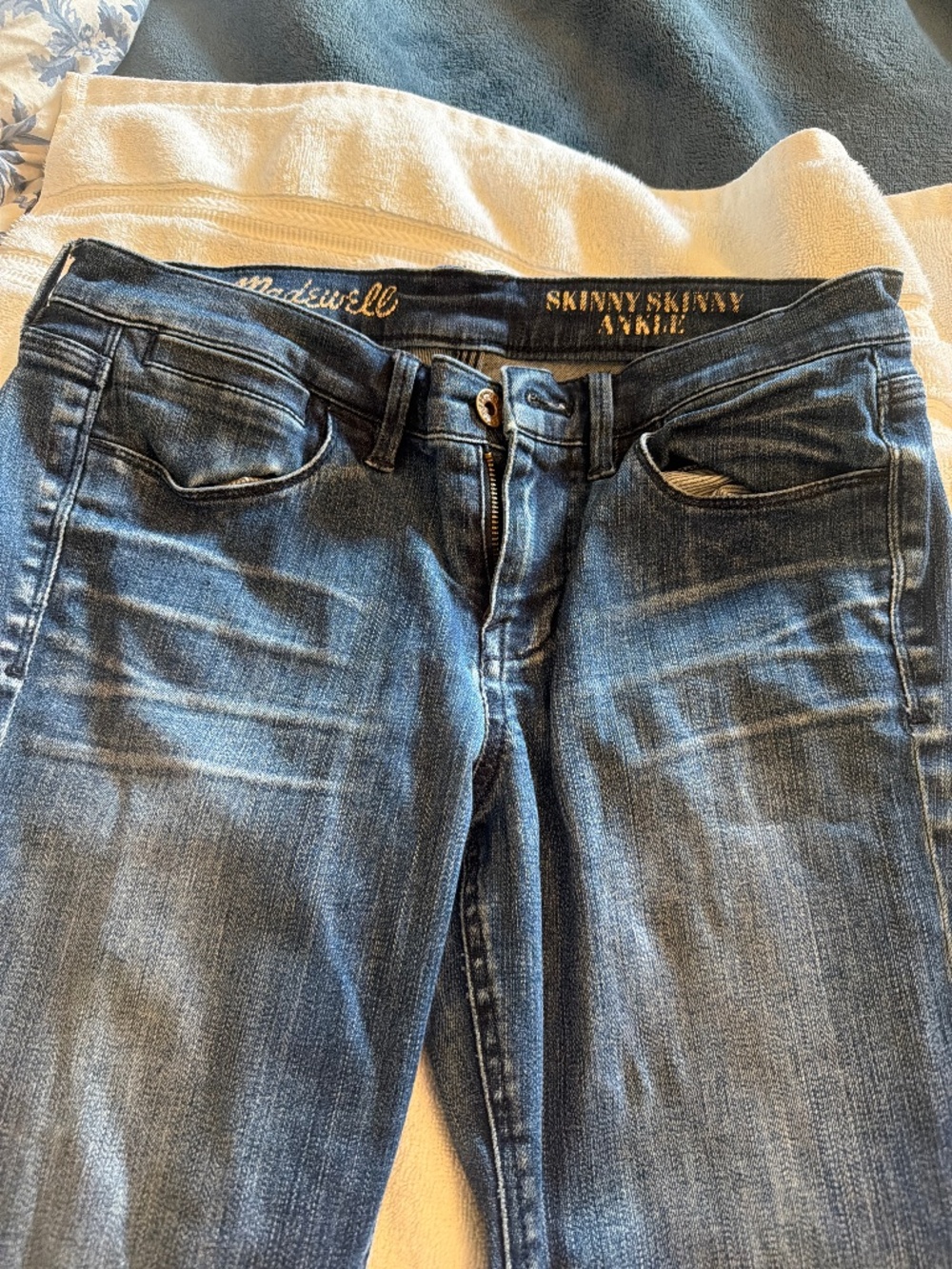 Madewell cute skinny jeans with zipper ankles - size 29
